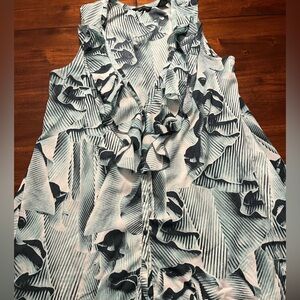 BUNDLE! 4 cute sleeveless tops!